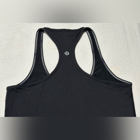 Lululemon: Sleeveless Women's Top - Picture 3 of 5